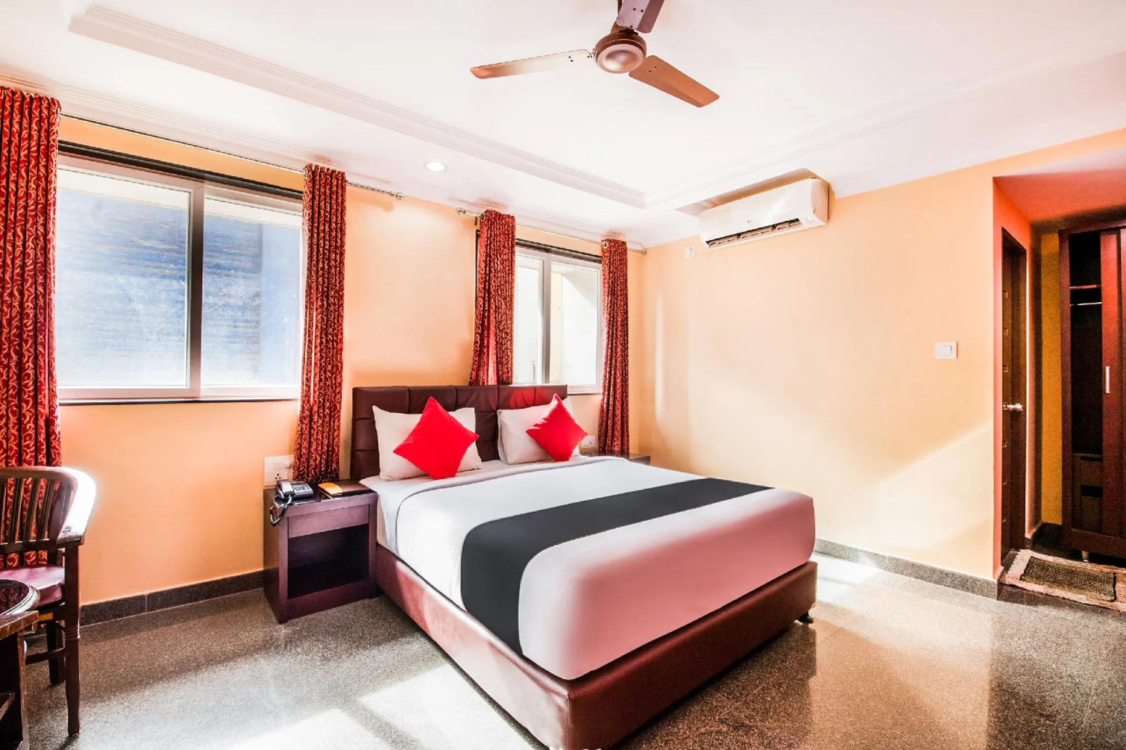 Capital O 22439 Ratna Forever