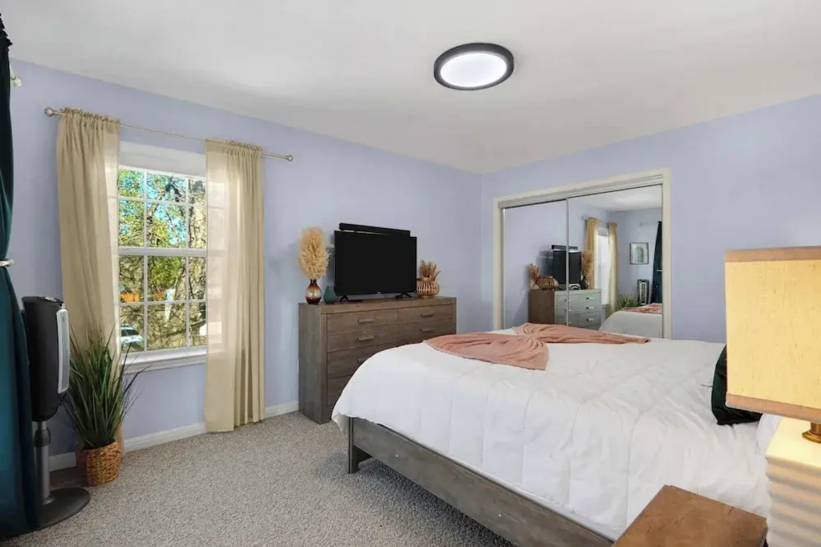 Spacious Retreat & Game Room Sleeps 12