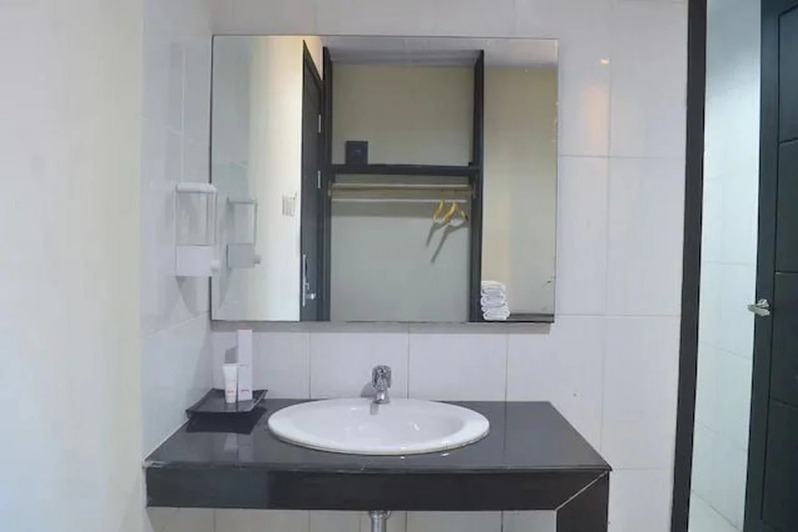 Capital O 1246 Hotel Grand Pacific