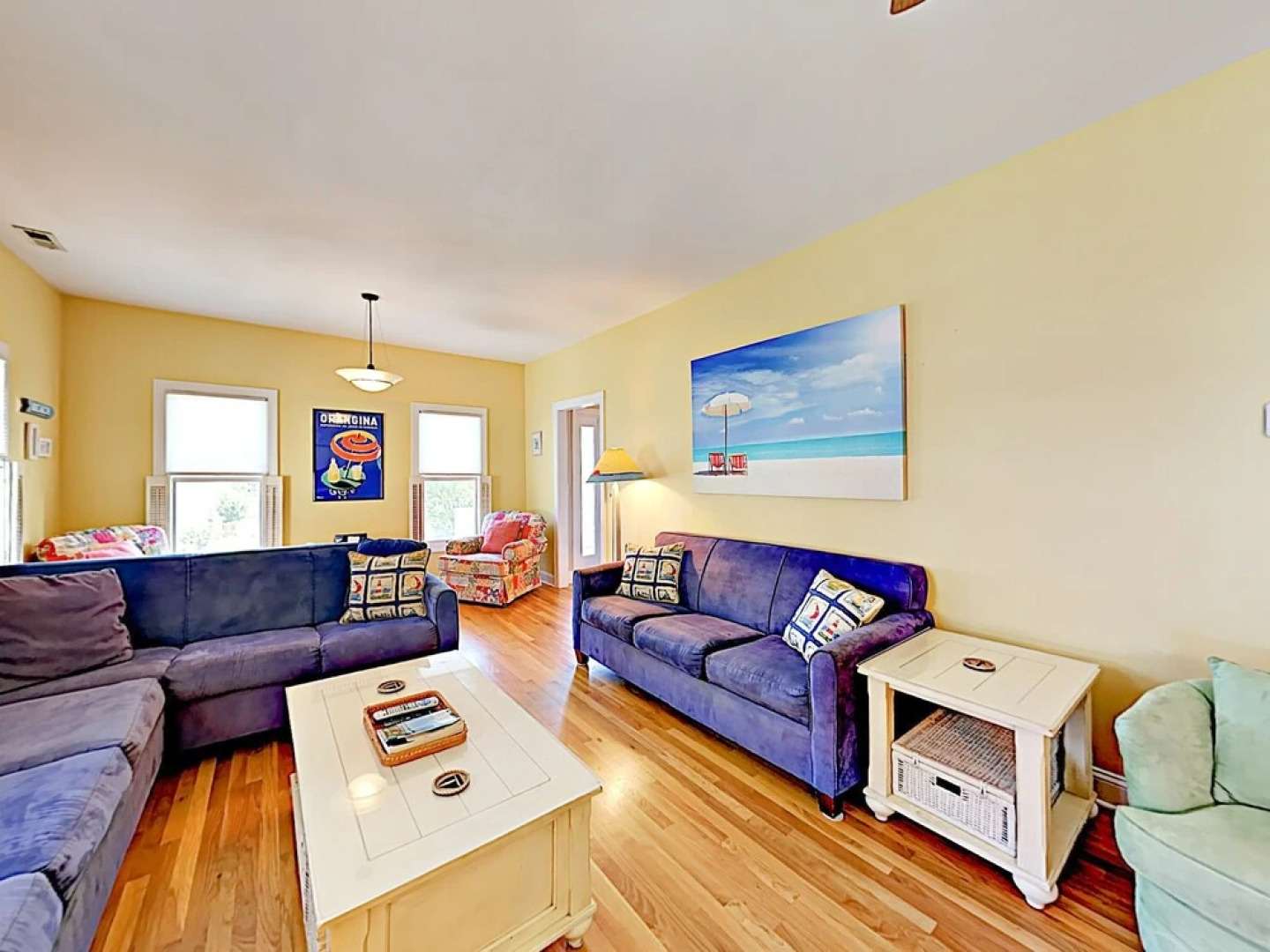 Large Family W/ Outdoor Dining, Walk To Beach 5 Bedroom Home