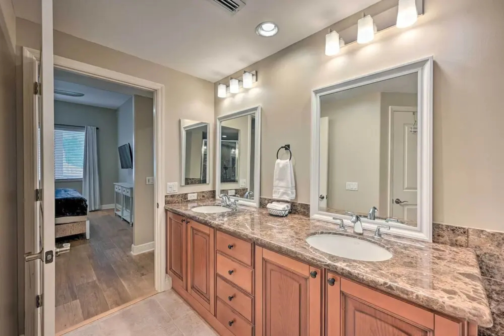 Luxe Naples Bay Resort Condo: Near Fifth Ave!