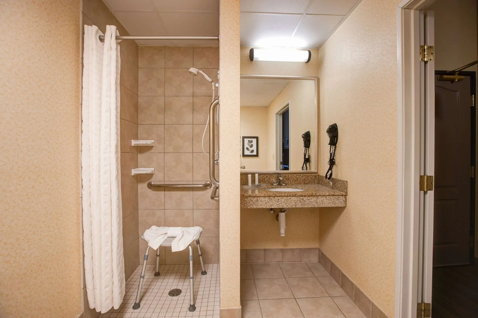 Comfort Inn & Suites St. Paul Northeast