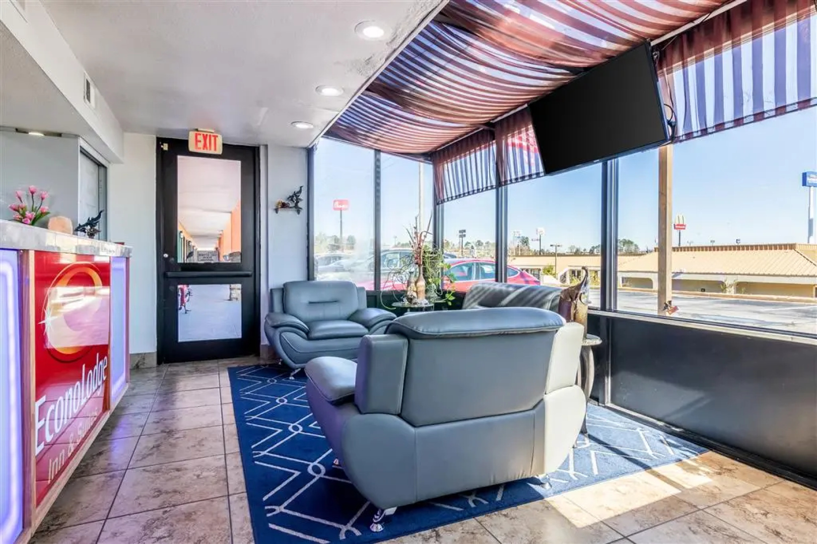Econo Lodge  Inn & Suites Macon West