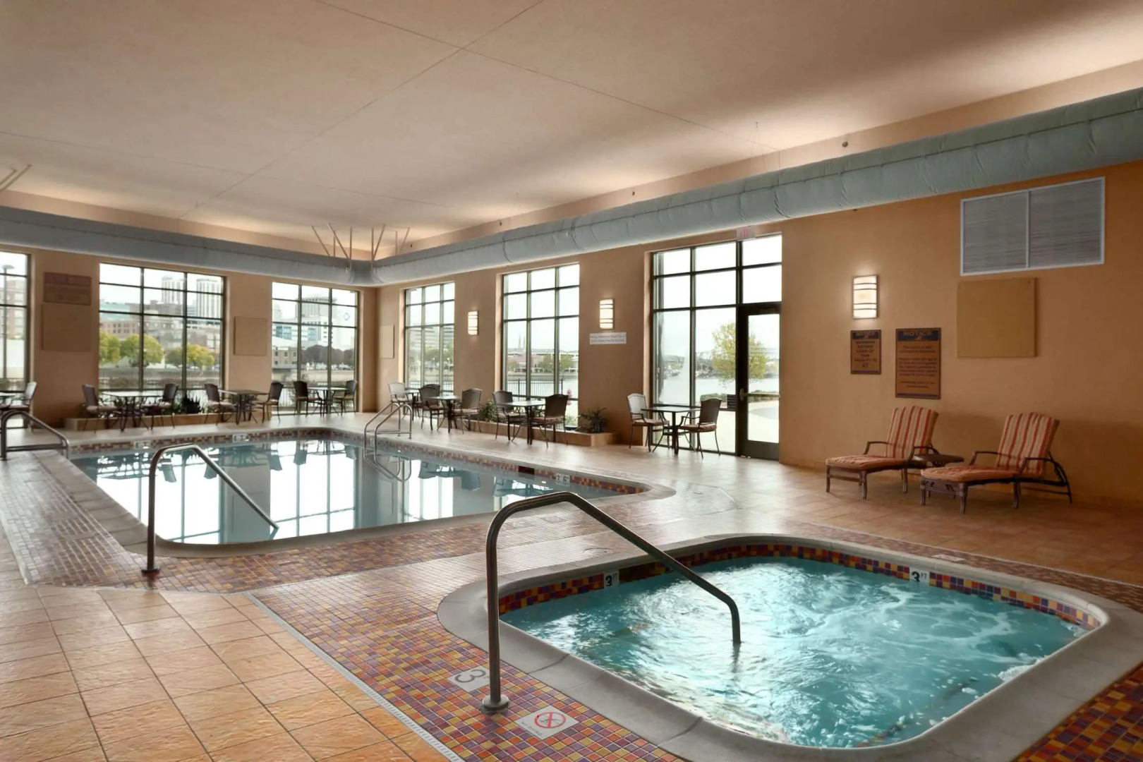 Embassy Suites by Hilton E Peoria Riverfront Conf Center