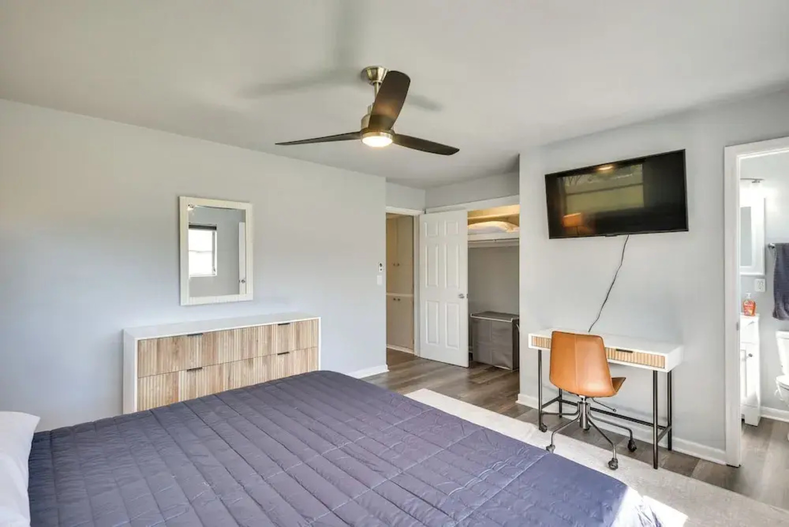 Vibrant Deland House Near Stetson University!