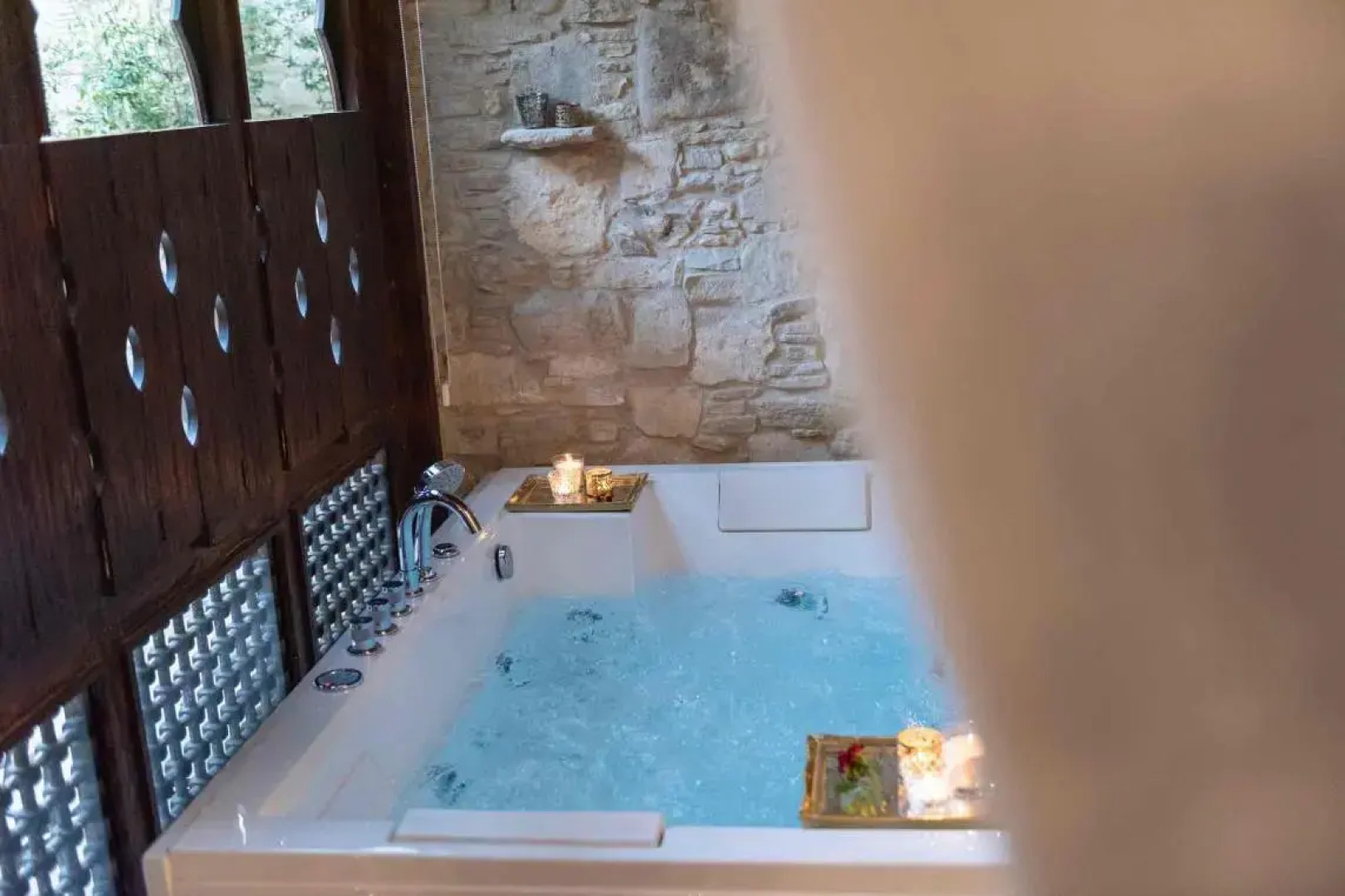 Oinou Strata - Adults Only