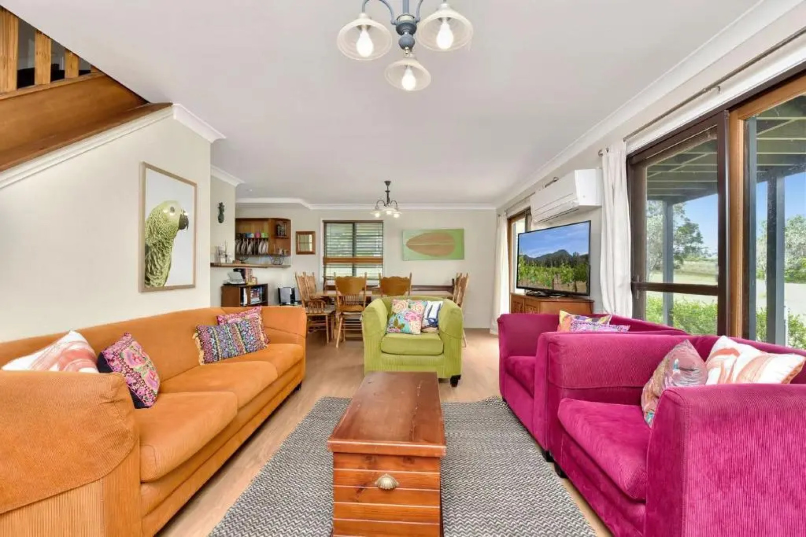 Silver Springs Estate 4br house + 6br house with Wifi, Pool. Fireplace, Views, Olives and Space