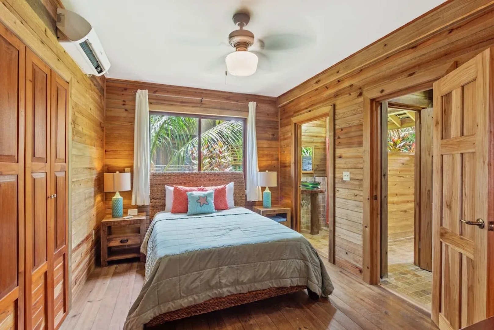 The Island Hub at Red Frog Beach Resort