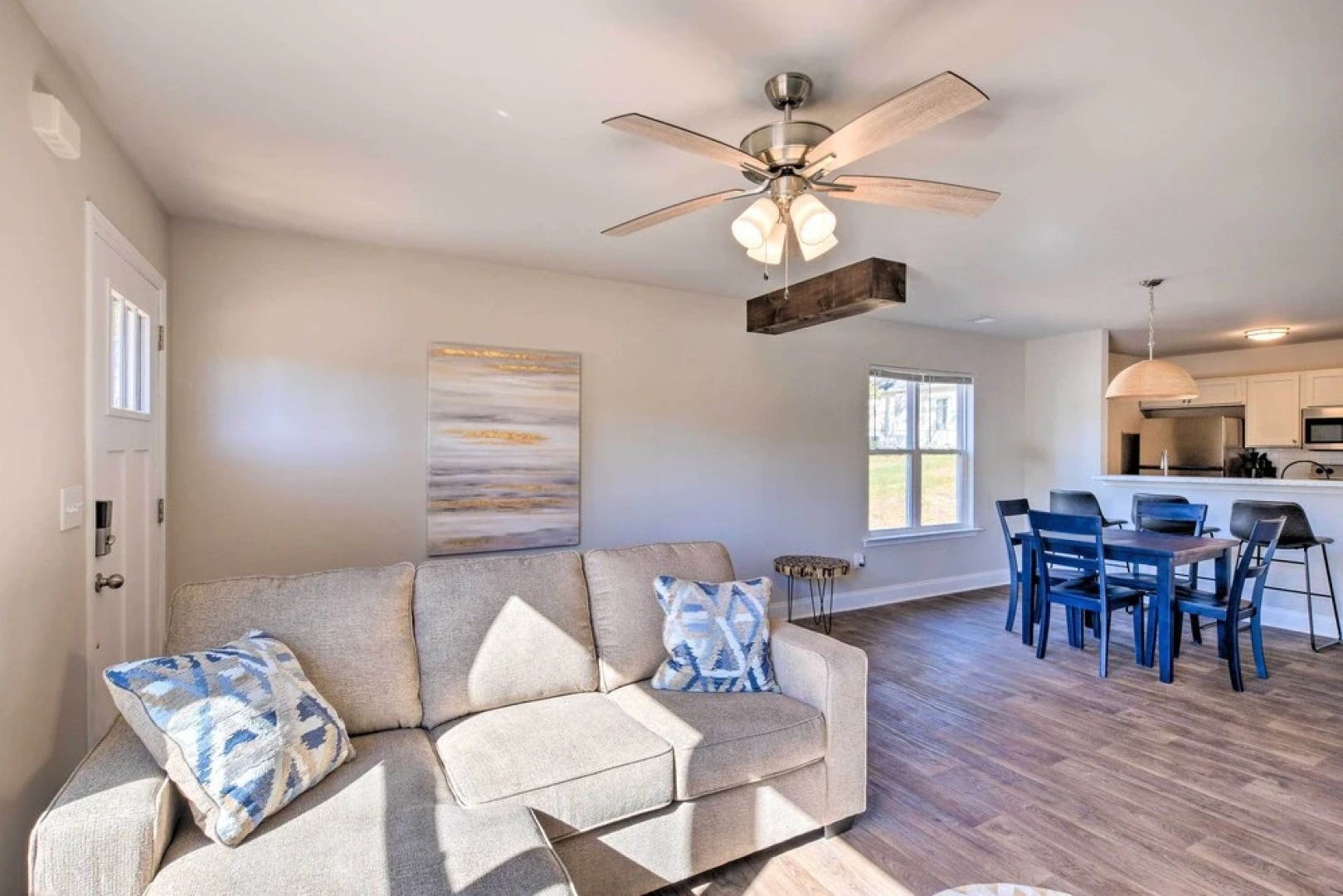Greer Getaway w/ Smart TV ~ 1 Mi to Dtwn!