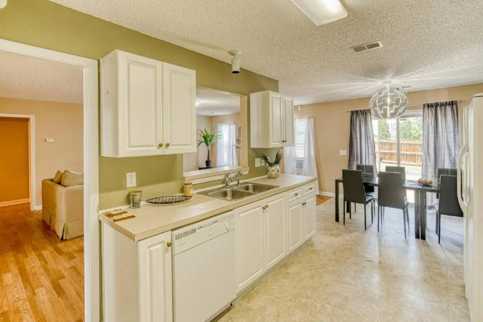 6 Bed Seasoned Family/grad Groups Get Together