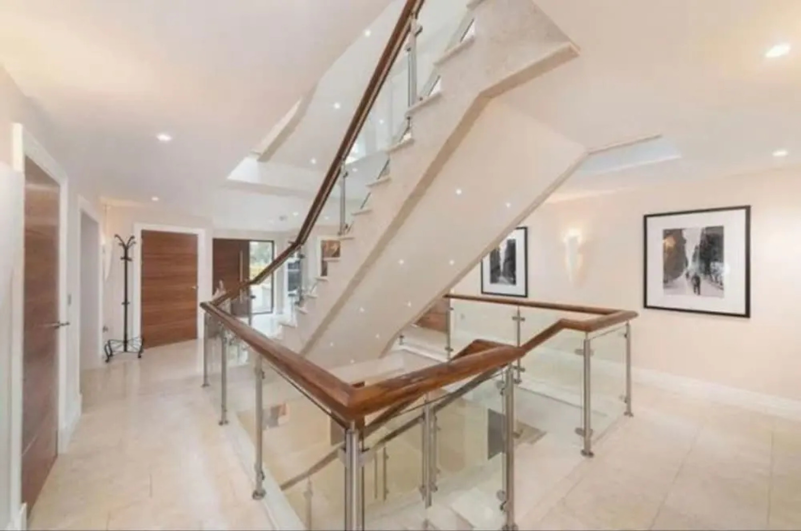 Mono Luxe Villa in Newcastle Upon Tyne