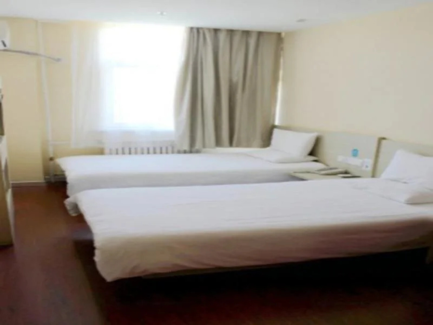 Hanting Hotel Yining Shanghai Town