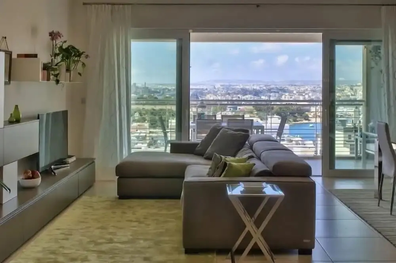 Luxury Apartment With Pool and Terrace, Top Location