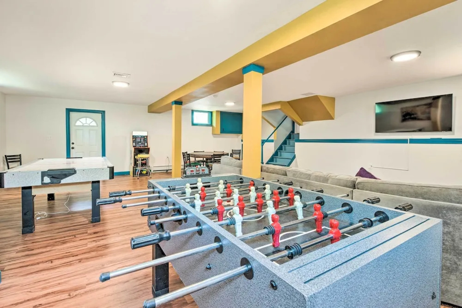 East Stroudsburg Home w/ Fire Pit & Private Pond