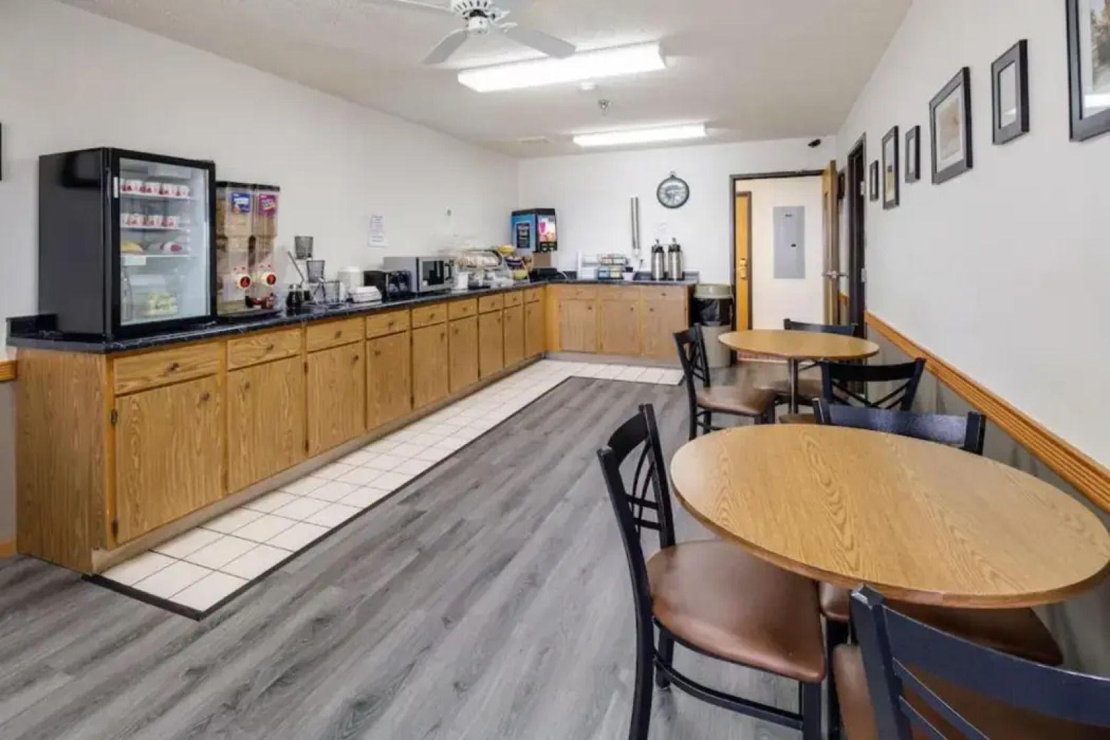 Alliance Hotel & Suites, a Howard Johnson by Wyndham