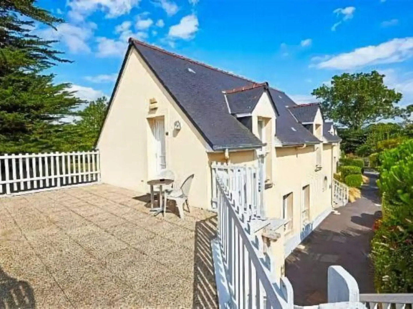 Domaine De Lhostreiere