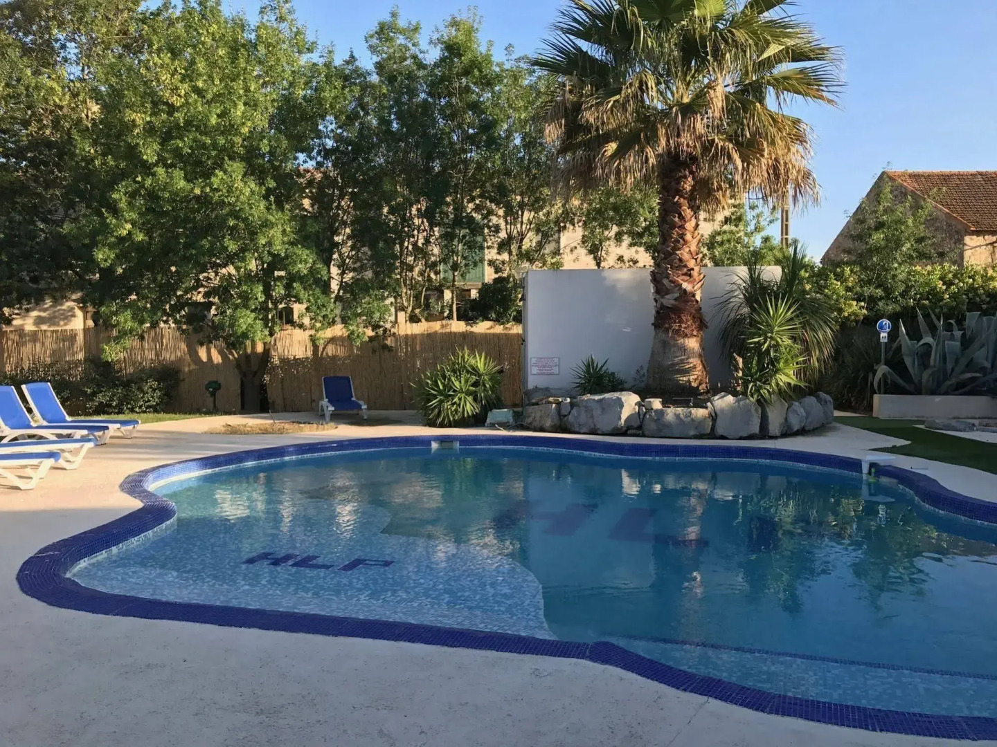 Hotel le president GARE TGV NIMES PONT DU GARD