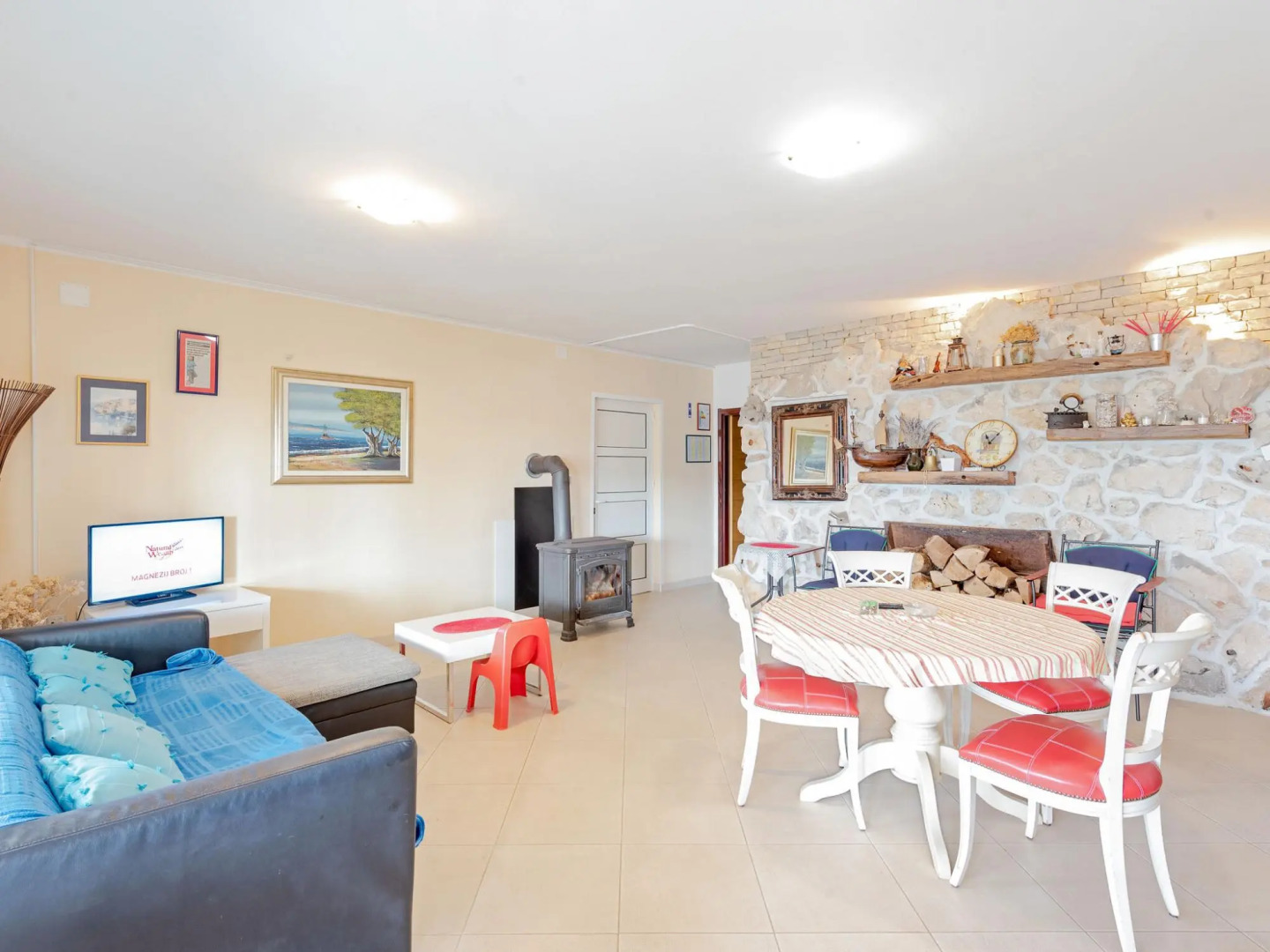 Modern Holiday Home in Mandre with Barbeque