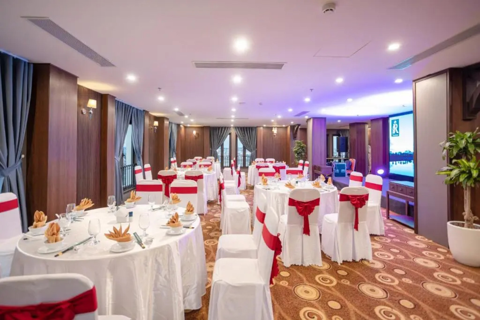 Rex Quang Binh Hotel
