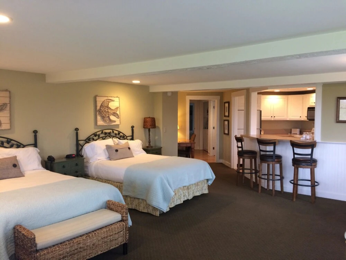 Glen Cove Inn & Suites