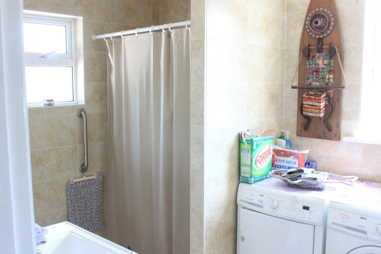 Johnston House: Historic Village Retreat