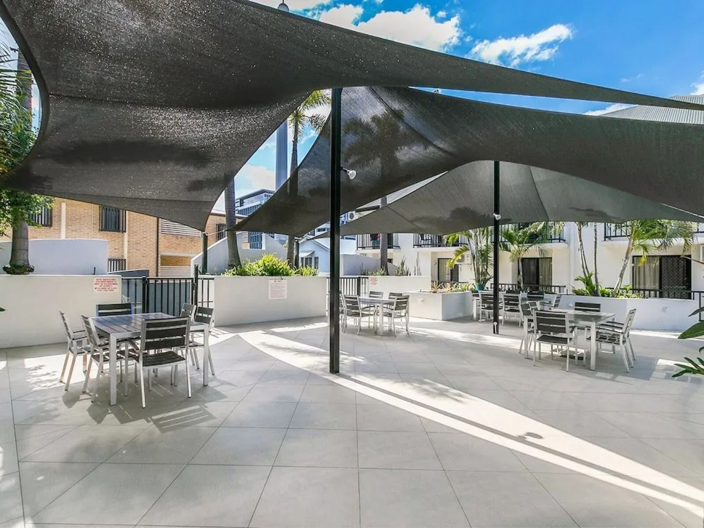 Airtrip Apartment on Russell St