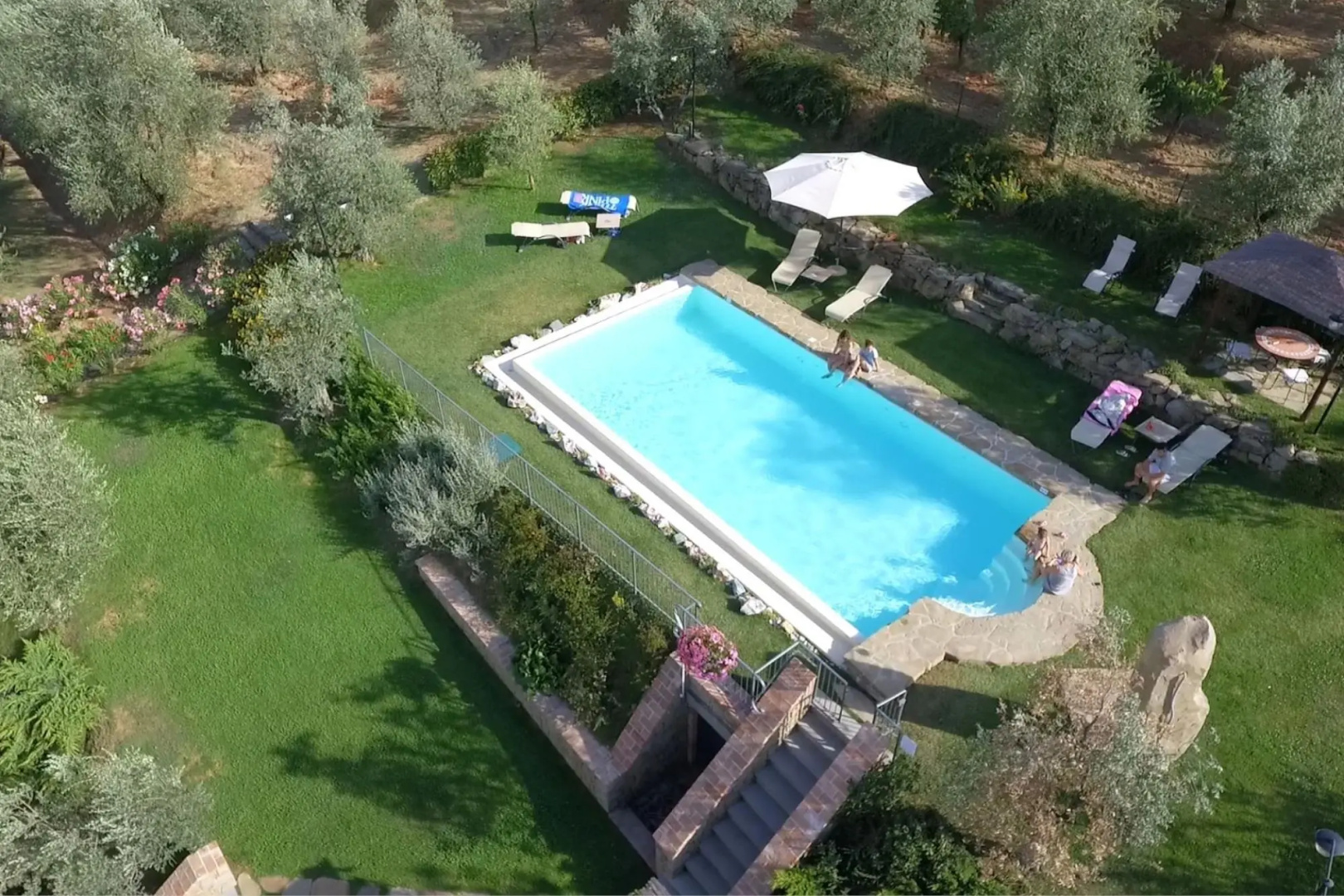 Beautiful villa sleeps 8 with private garden and pool-VILLA AGRIROSA