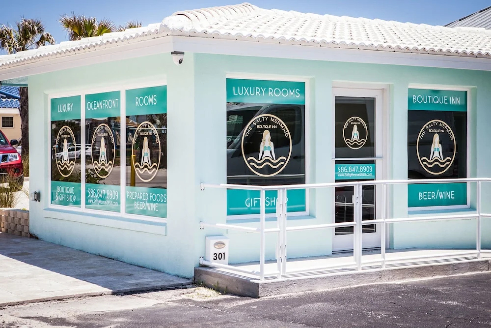 The Salty Mermaid Oceanfront Hotel