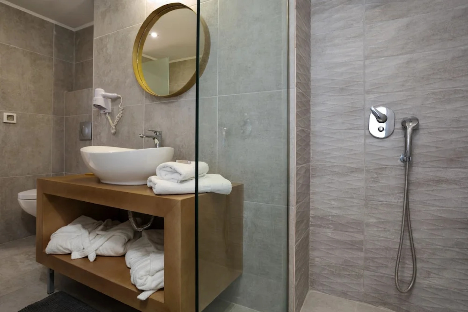 Venus Hotel & Suites