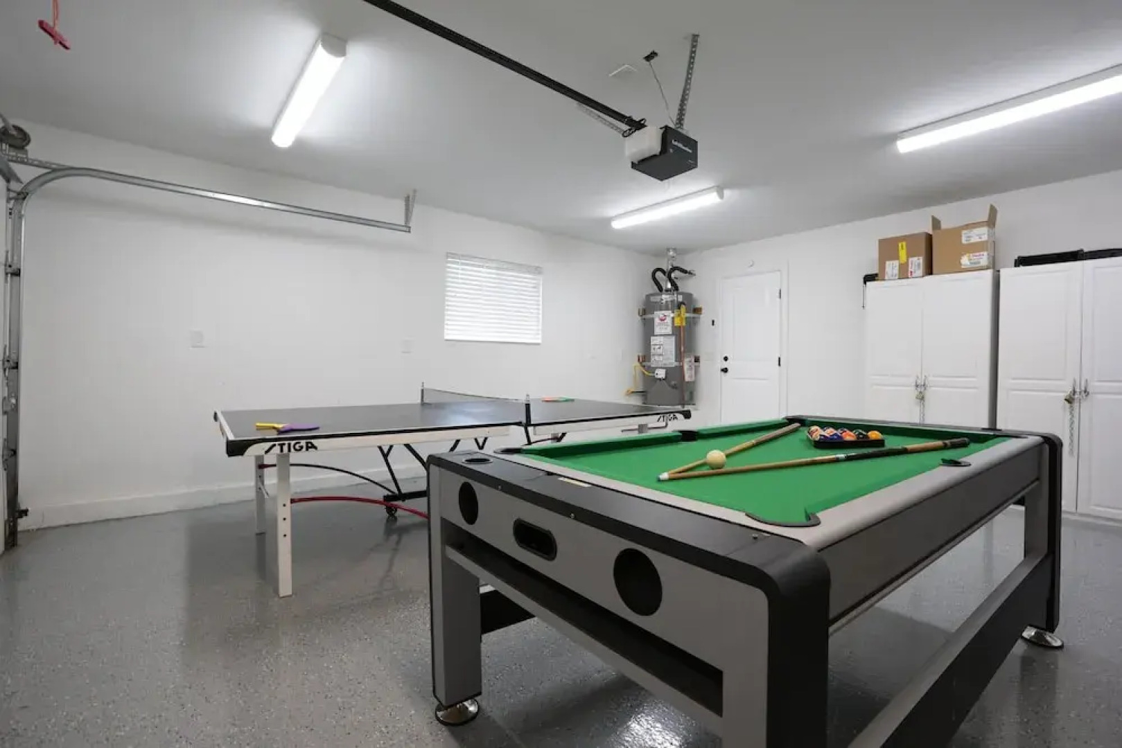 4 bedroom, 3 bathrooms Pool Home