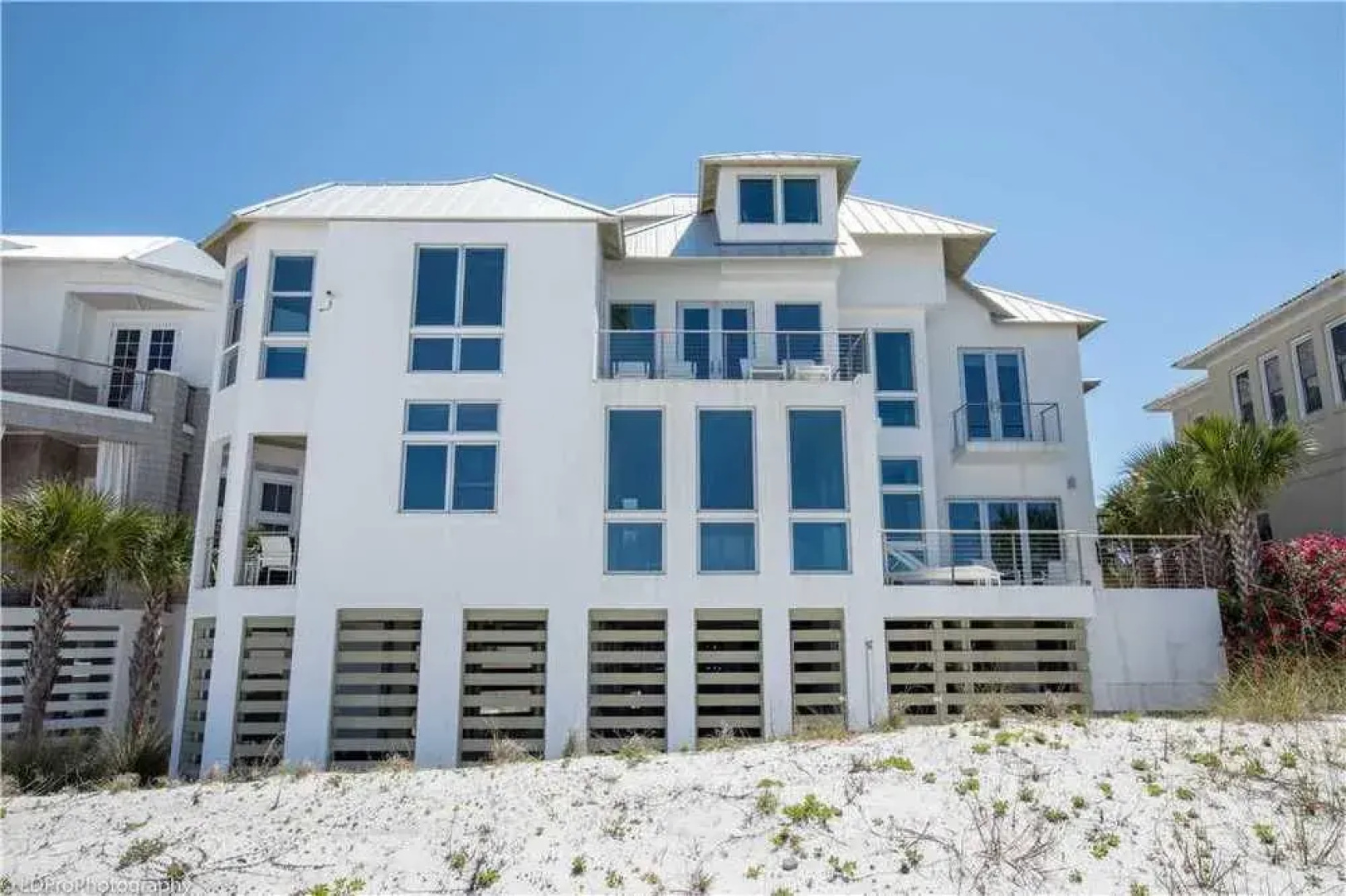 Seabreeze 5 Bedroom Home by RedAwning
