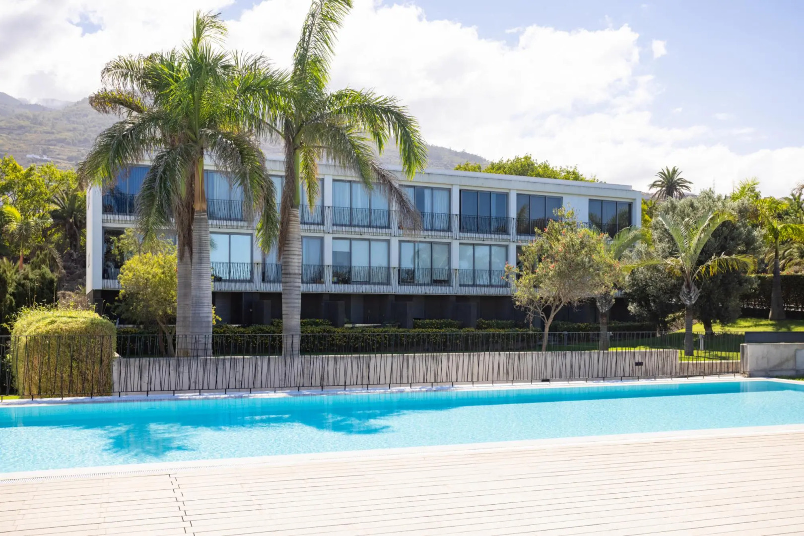 Home2Book Stunning La Quinta, Pool