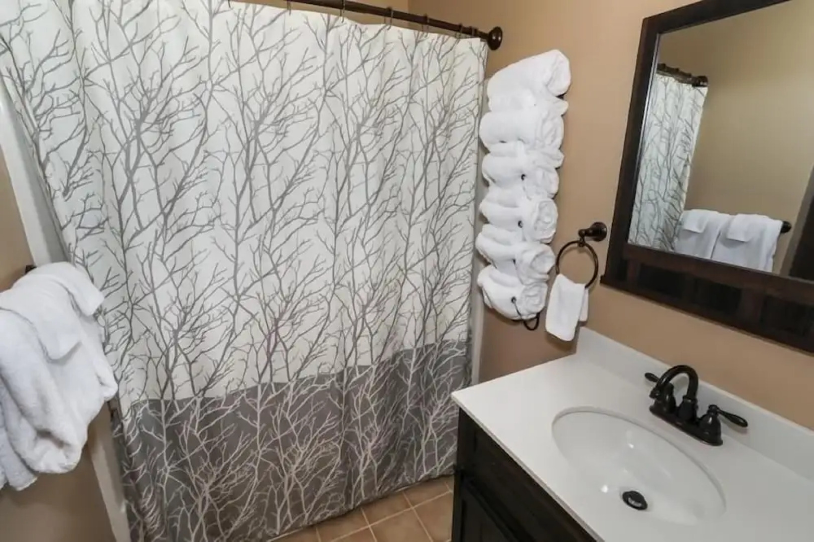 Seven Springs 2 BR Premium Condo, Walk to Slopes by RedAwnin