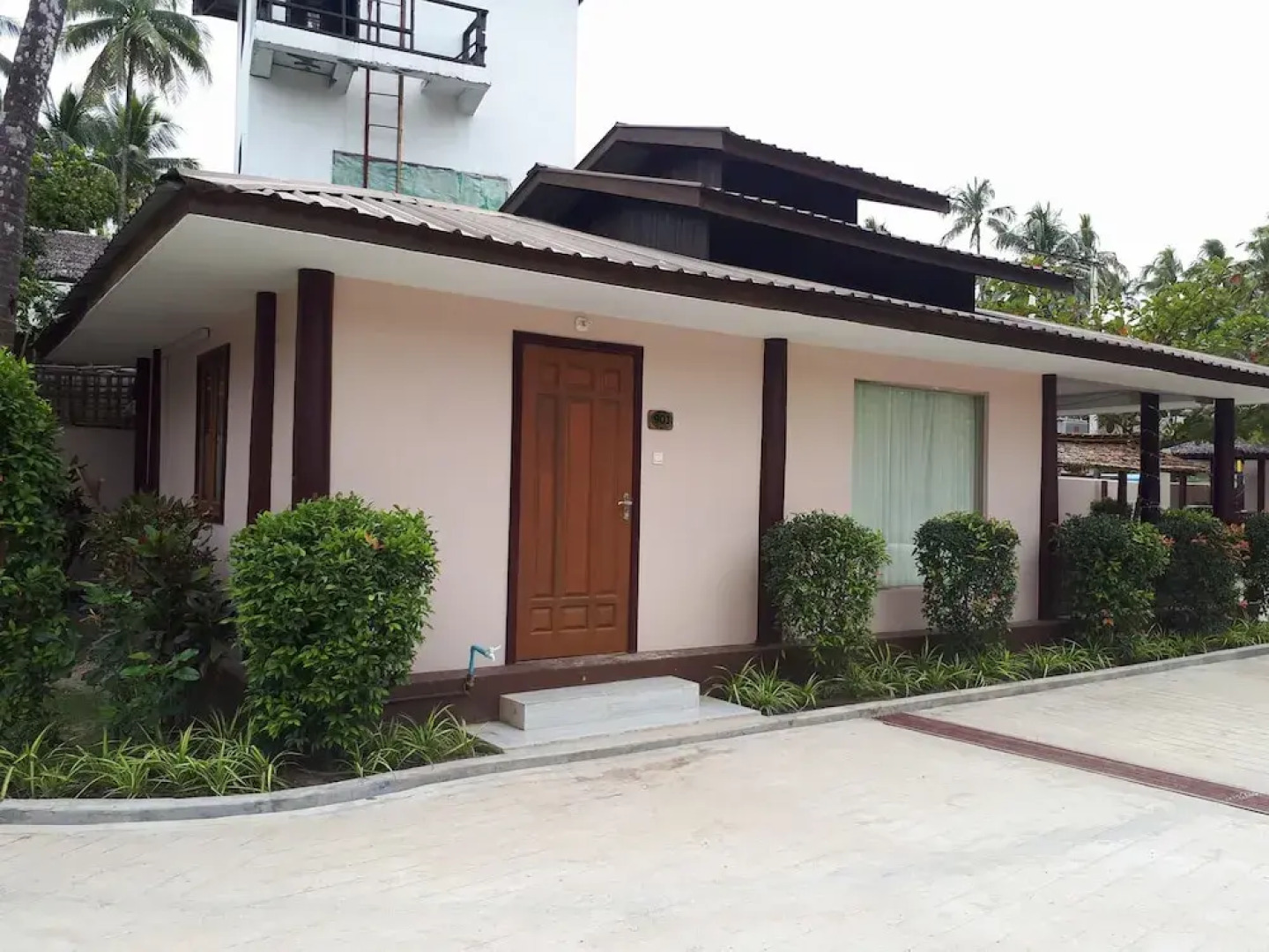 Famous Hotel Ngapali