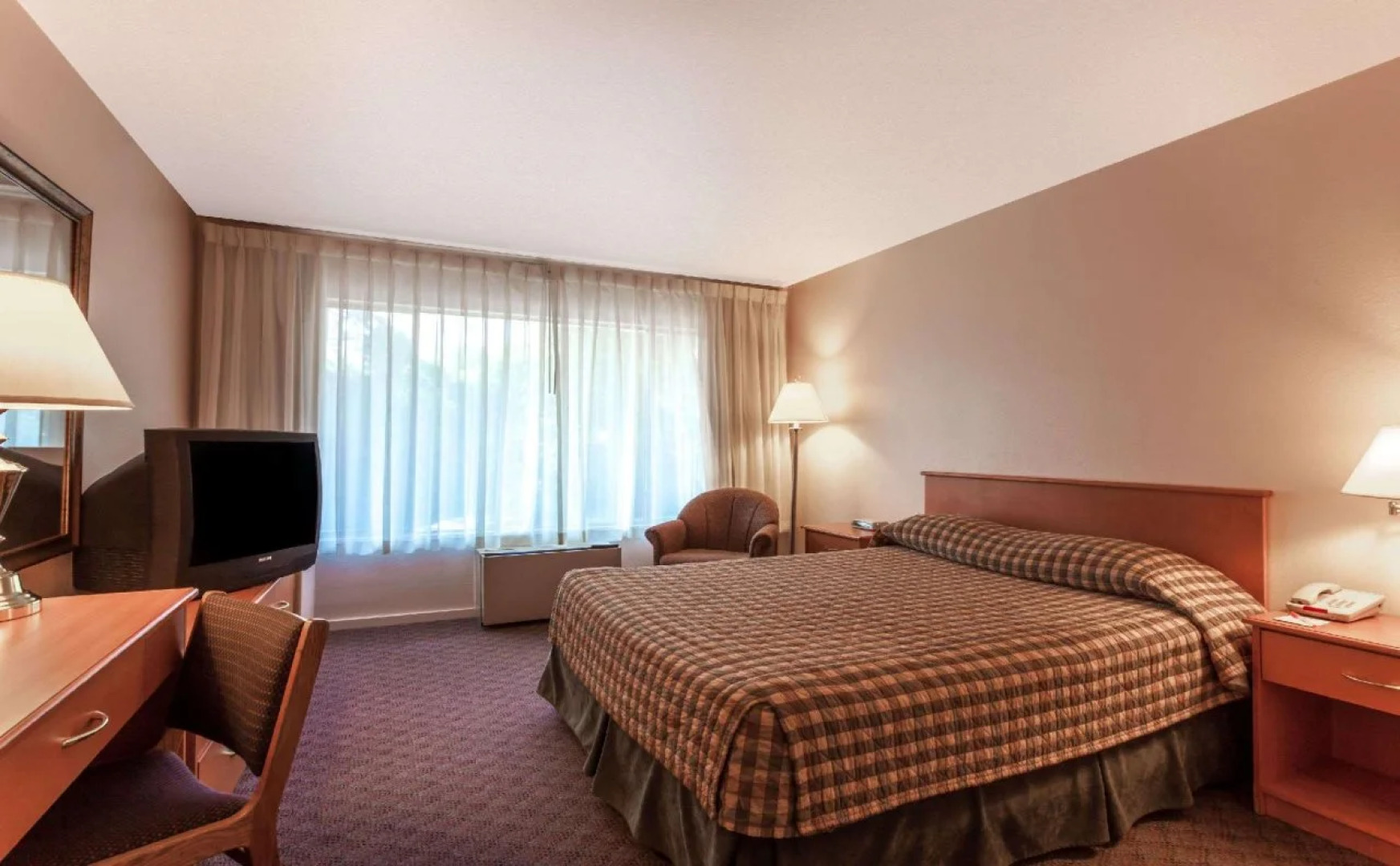 Howard Johnson by Wyndham Nanaimo Harbourside