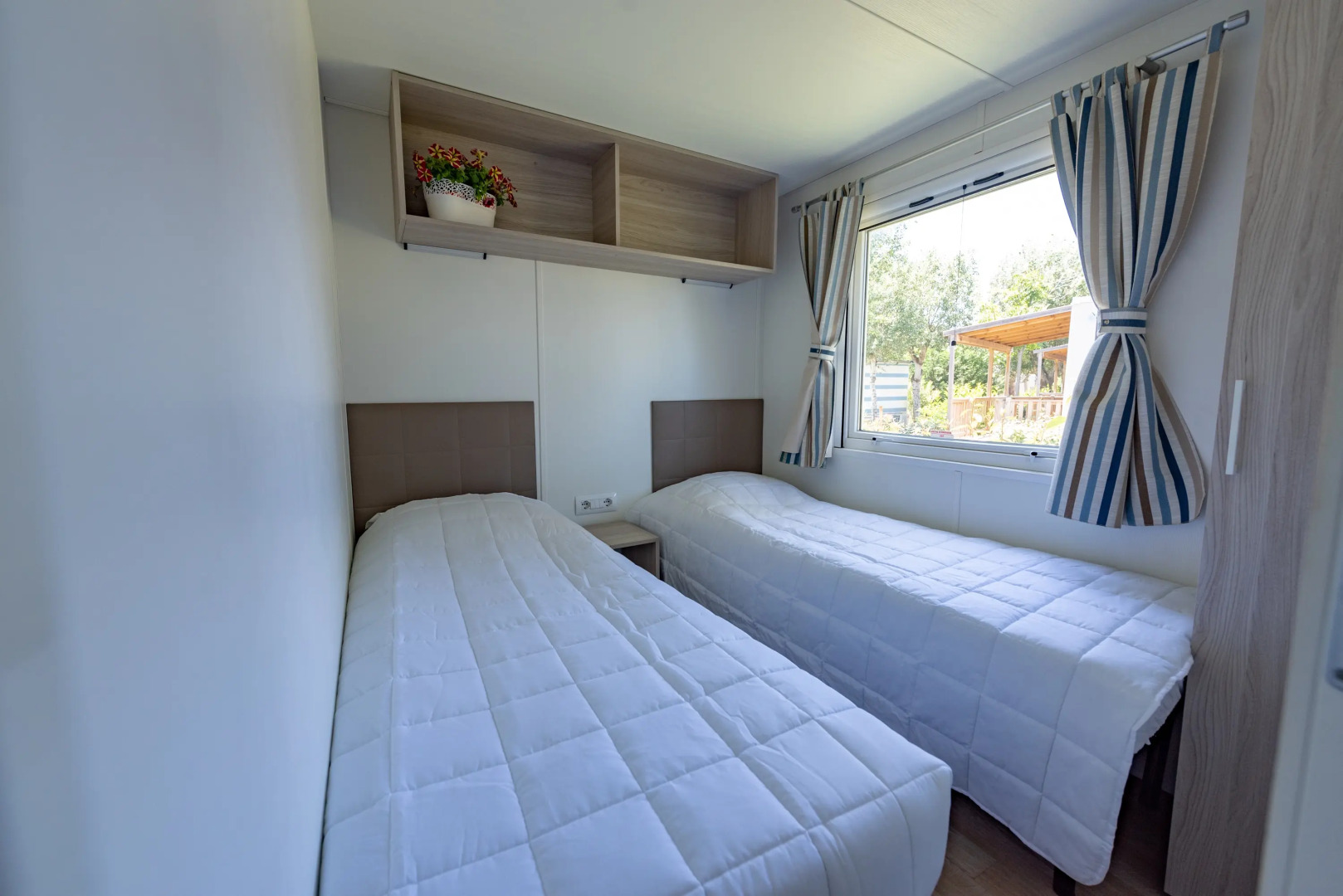 Club Del Sole Stork Family Collection