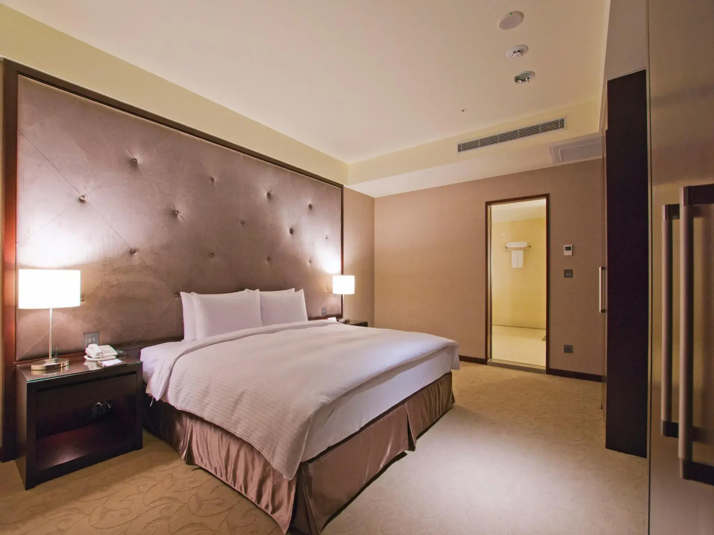 CHECK Inn Taichung LaiLai