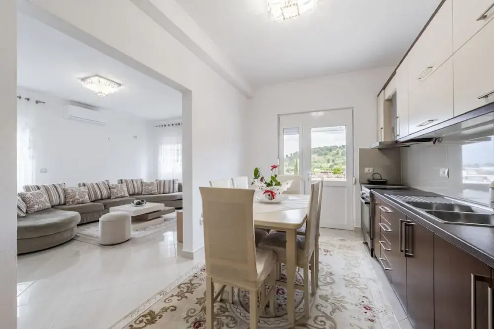 Hometown Apartment in Gjirokaster