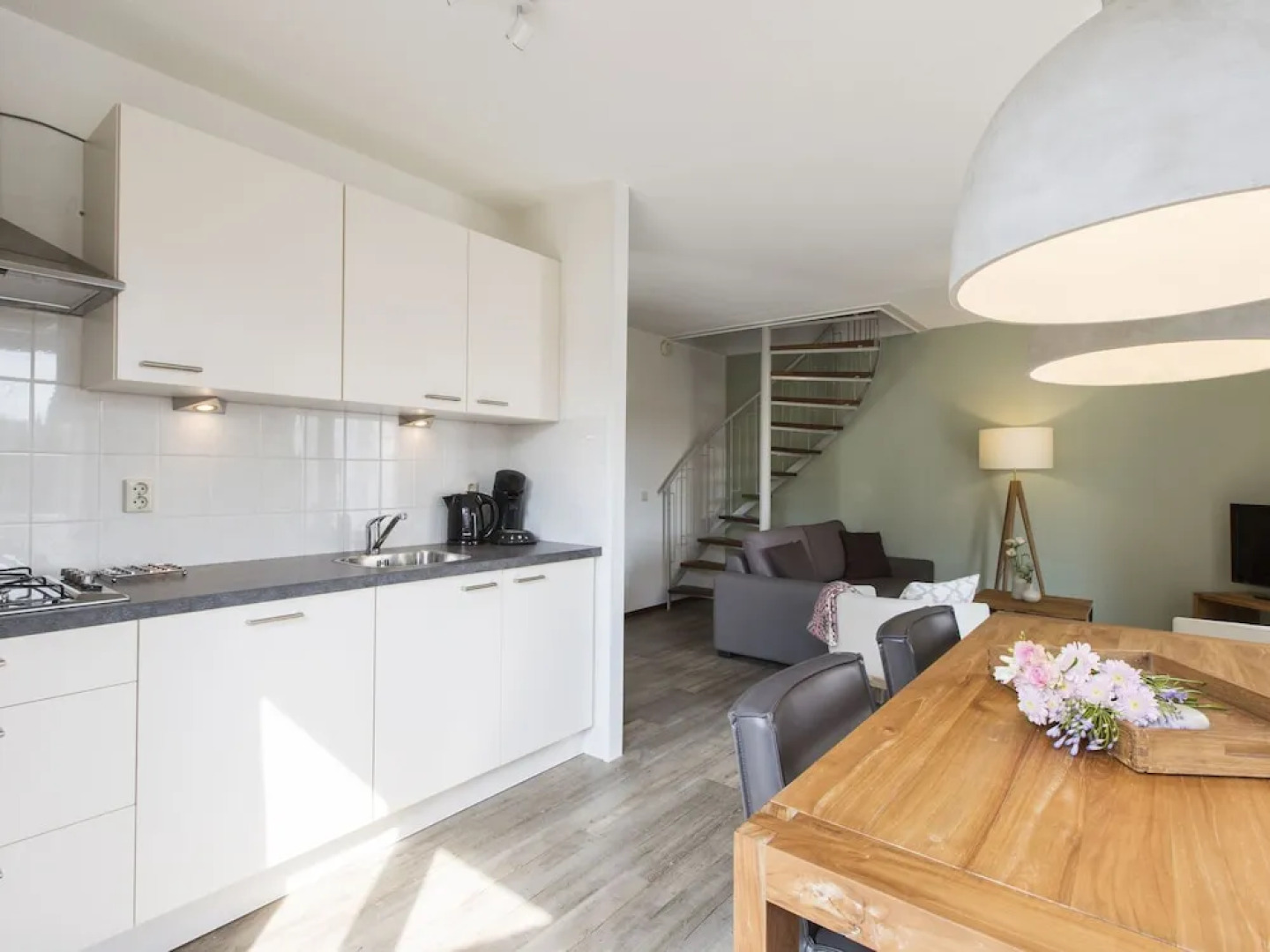 Comfortable Villa with Combi-Microwave in Green Surroundings