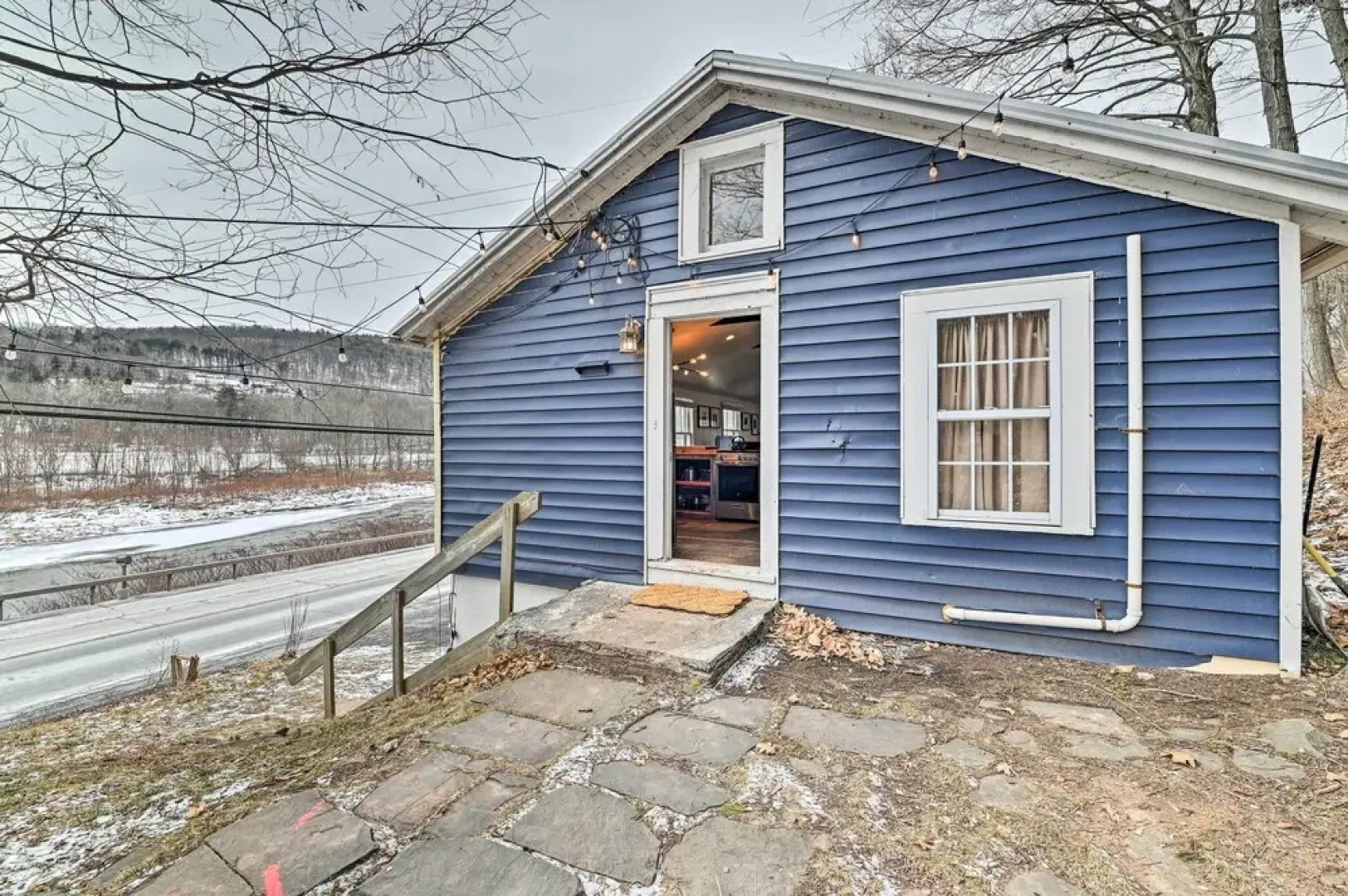 Chic Prattsville Studio w/ Private Hot Tub!