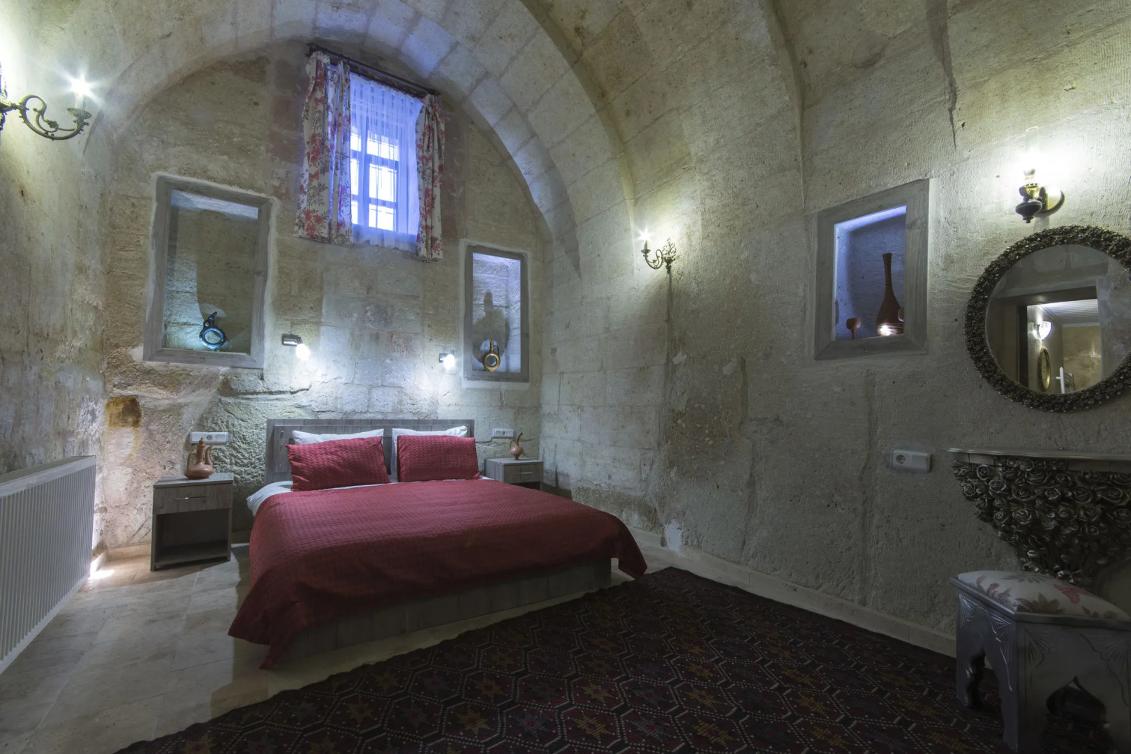 Bedrock Cave Hotel - Adults Only