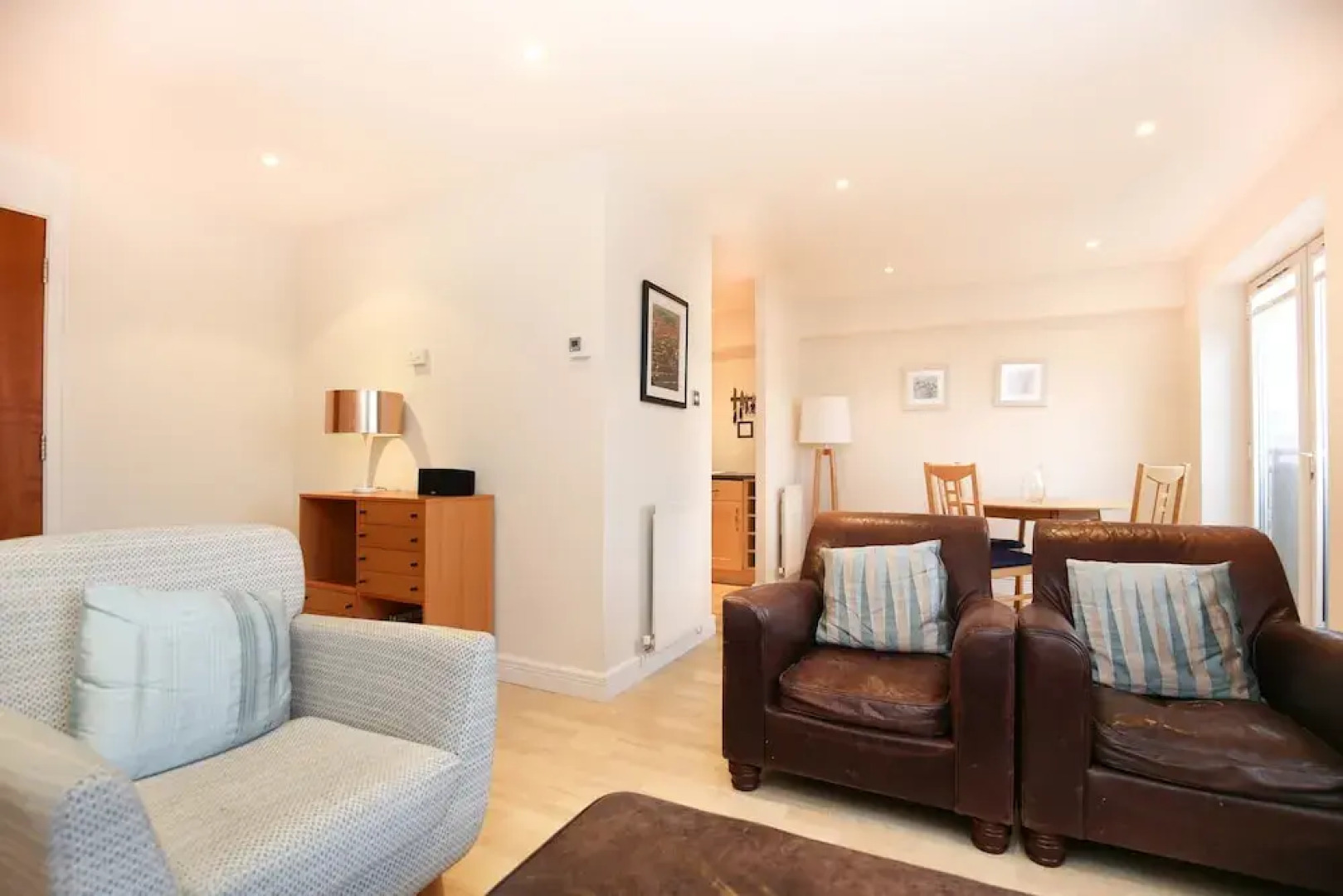 Swan Apartments - By Week2Week