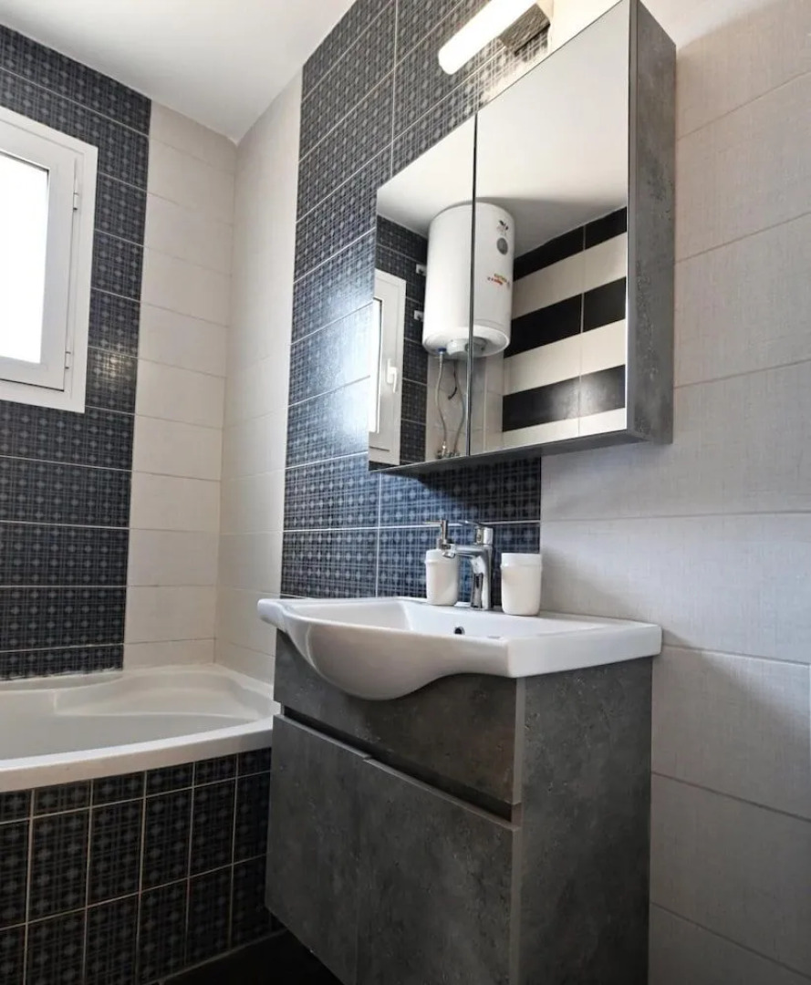 Meloida Apartment by TravelPro Services- Nea ...