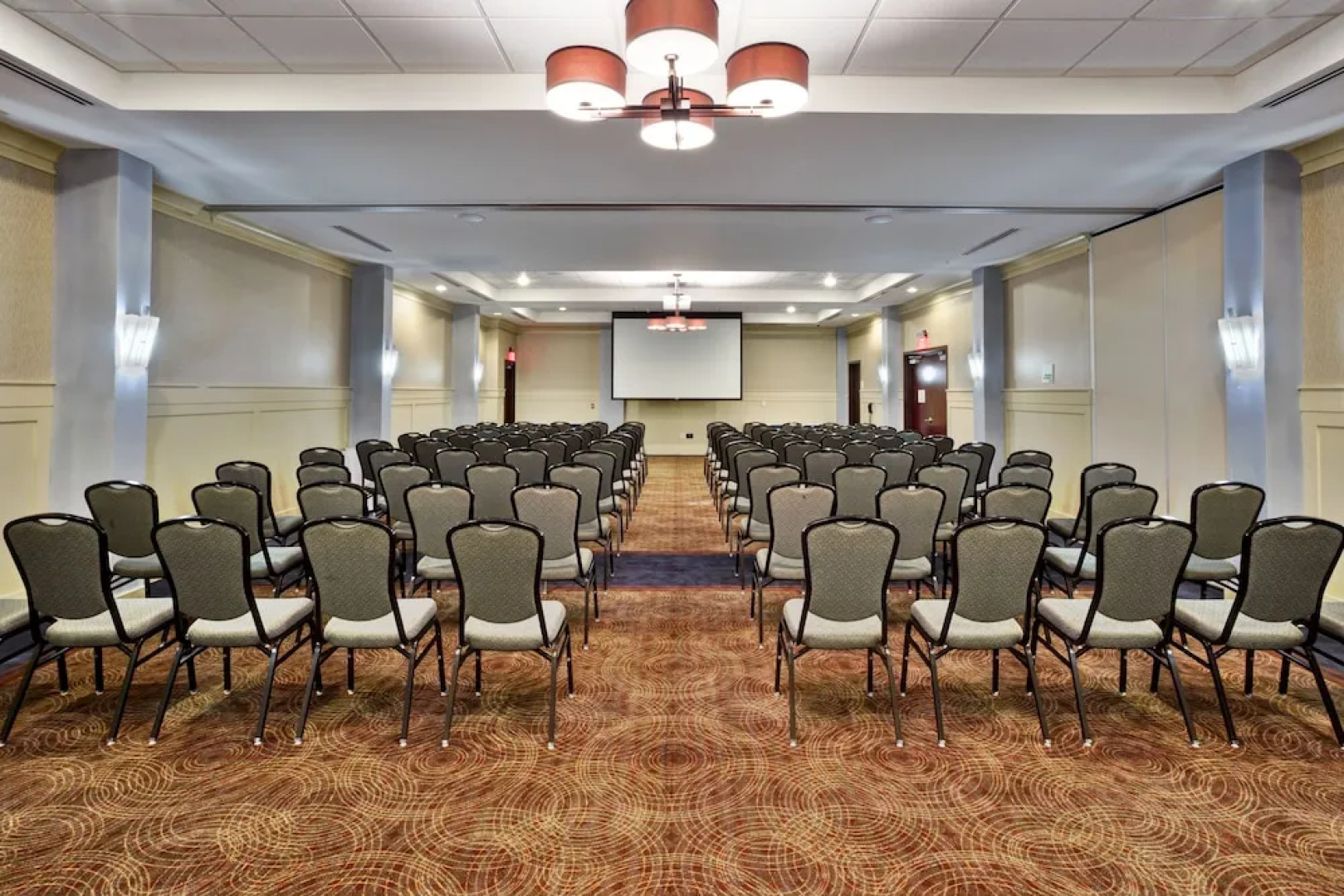 Holiday Inn Hotel & Suites Detroit Metro Airport