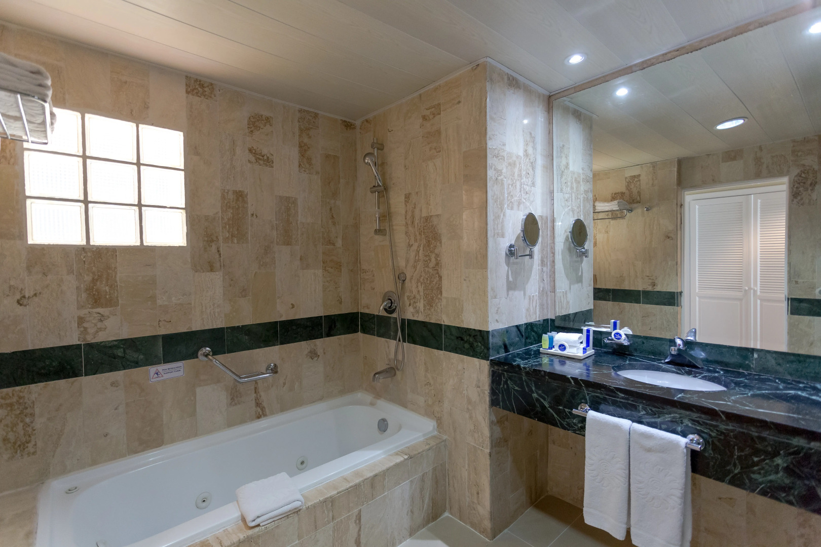 Eurostars Grand Cayacoa