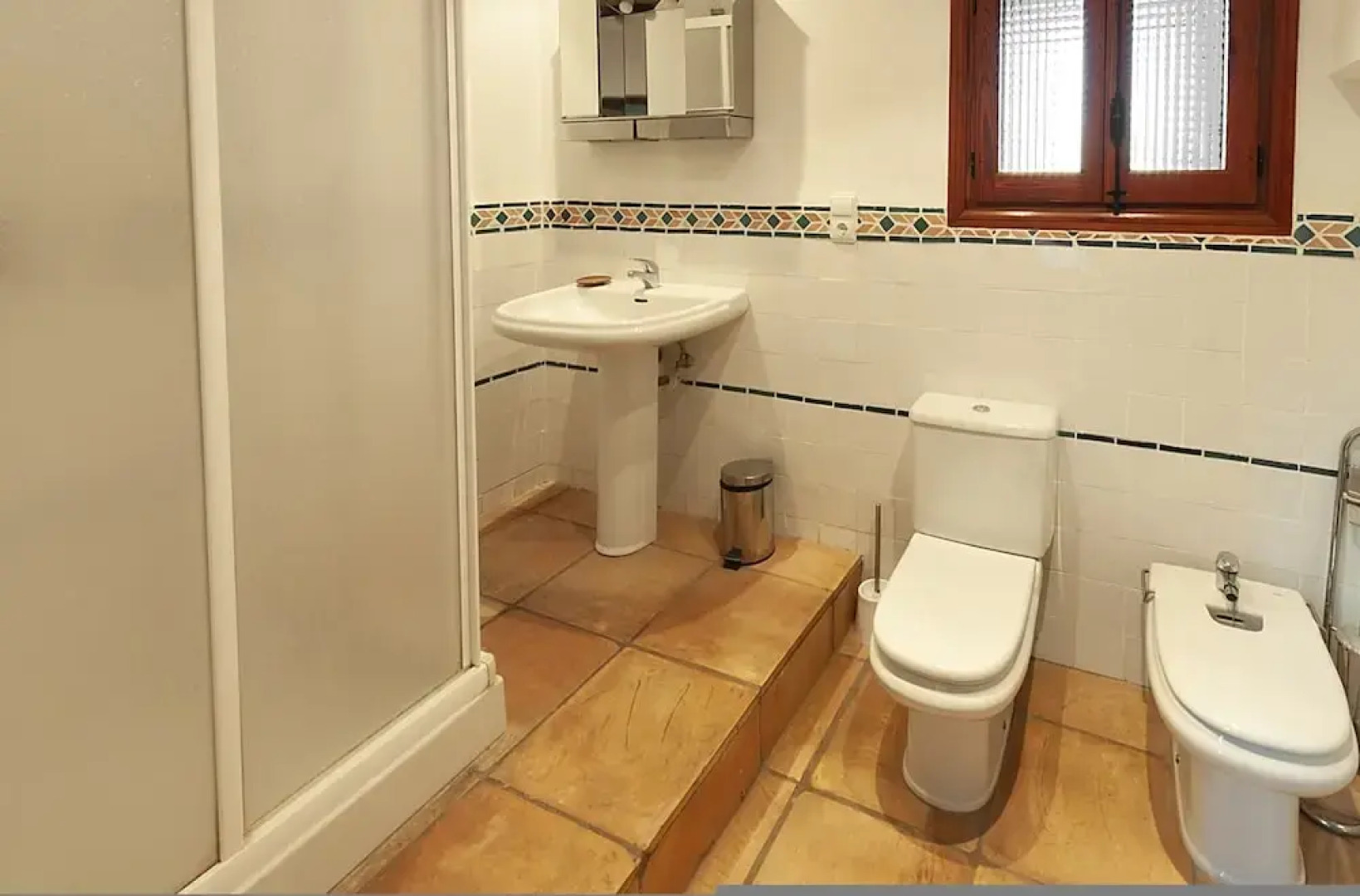 Casabra in Ador With 5 Bedrooms and 3 Bathrooms