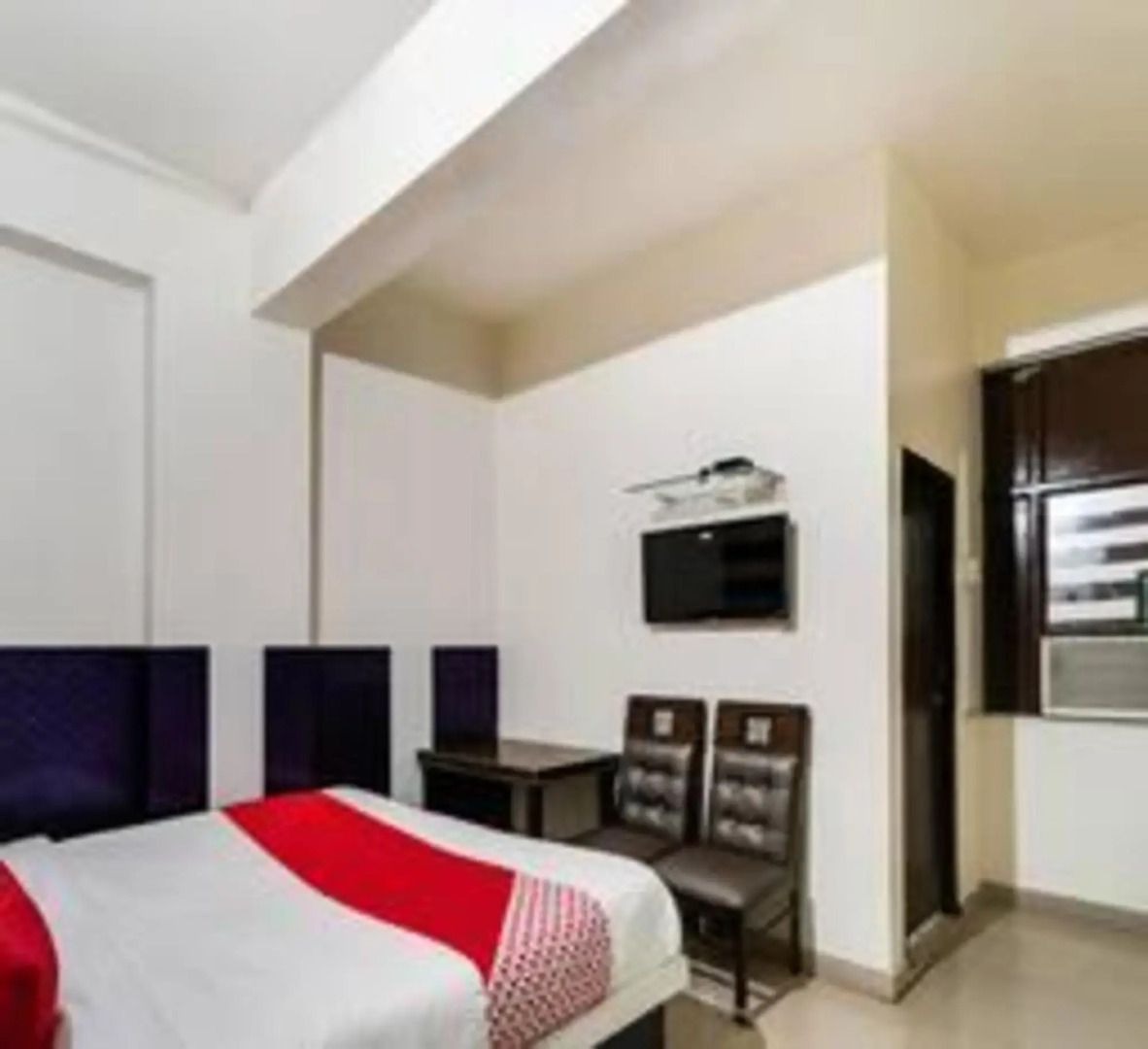 Hotel Landlord by OYO Rooms