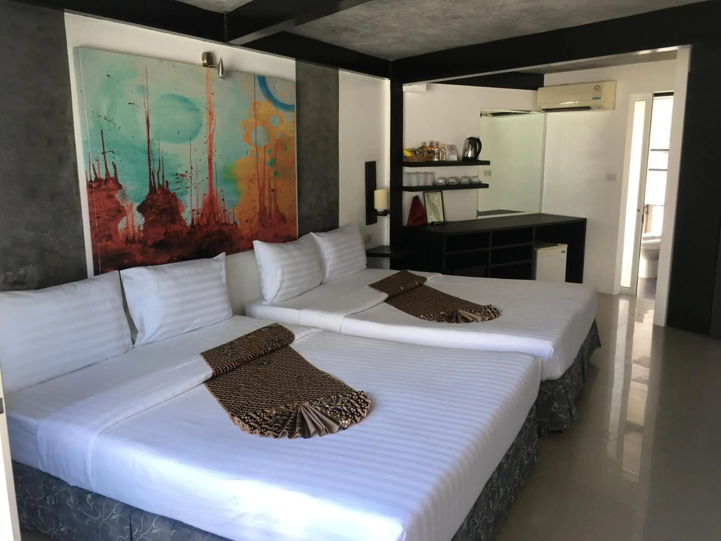 The Front Hotel and Apartment