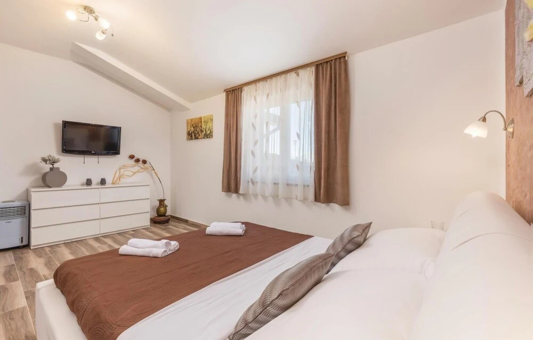 Stunning Home in Nedescina With Wifi and 4 Bedrooms