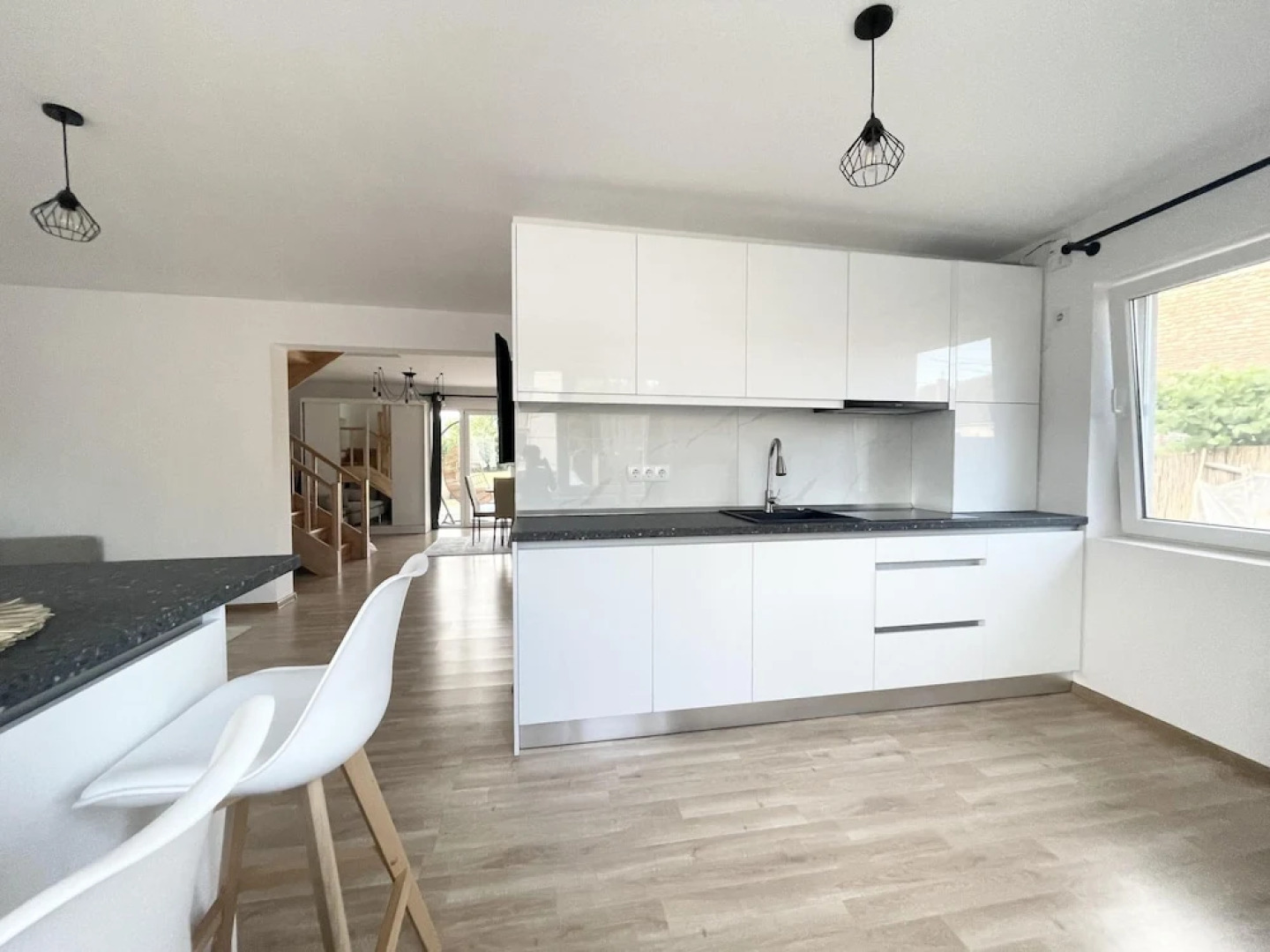 Impeccable 2-bed House in Albești